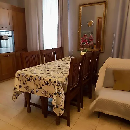 Beautiful And Charming In The Heart Of The Old Town *