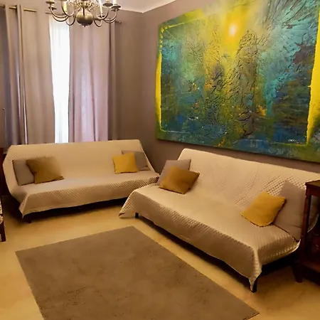 Beautiful And Charming In The Heart Of The Old Town