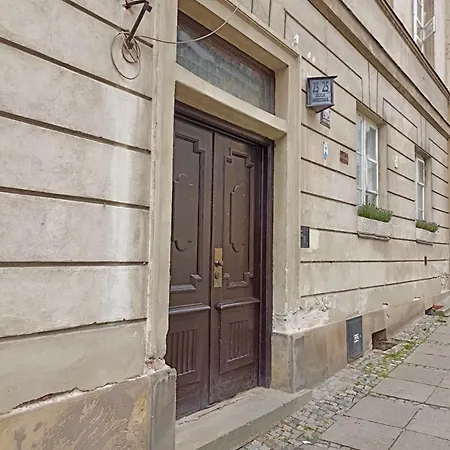 Beautiful And Charming In The Heart Of The Old Town Warsaw
