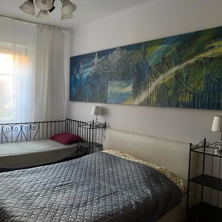 Beautiful And Charming In The Heart Of The Old Town Apartment *