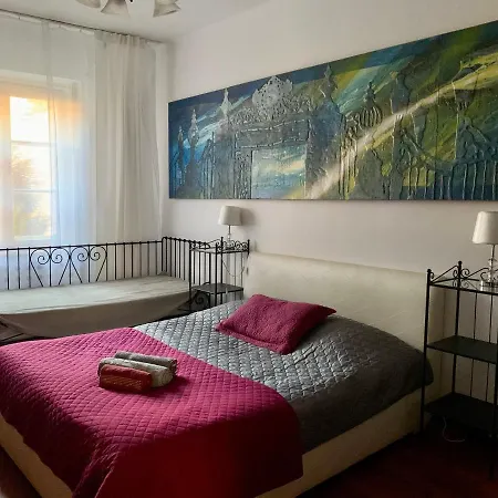 Beautiful And Charming In The Heart Of The Old Town Apartment