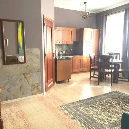 Beautiful And Charming In The Heart Of The Old Town Apartment *