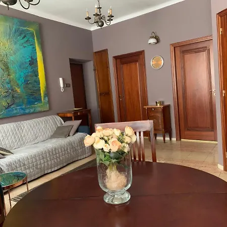 Beautiful And Charming In The Heart Of The Old Town Apartment *